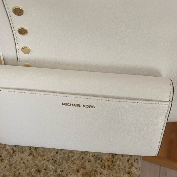 Michael Kors Handbag with wallet - Picture 10 of 16